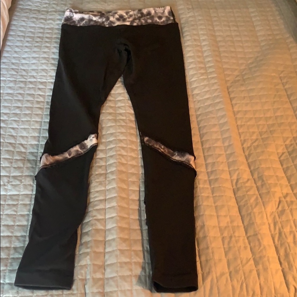 Black (with floral detail) Lululemon leggings sz 6
